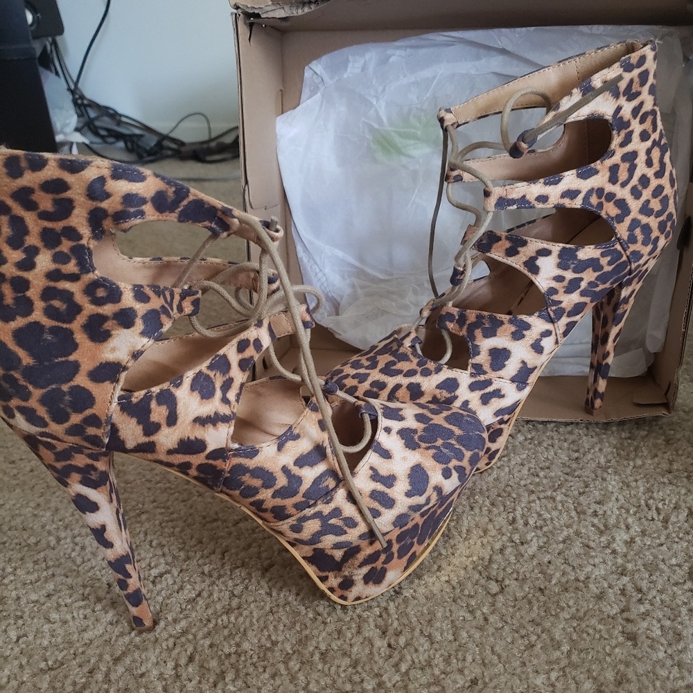 Shoes - Picture 3 of 4